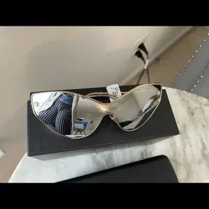 NWT VERSACE MIRROR SHIELD SUNGLASSES PALE GOLD STYLE VE 2239 COMES WIRH CASE Versace | Accessories | Nwt Versace Mirror Shield Sunglasses  main image 2